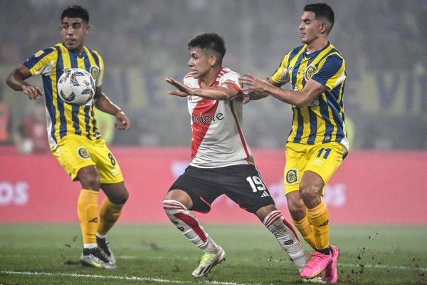 El Diablito Echeverri meti&oacute; la patita y arde el Mundo River
