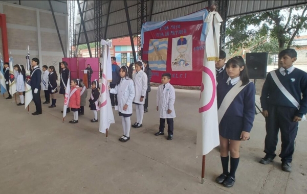 Alumnos de la &ldquo;EMarina Vilte&rdquo; juraron lealtad a la Bandera de la Libertad Civil