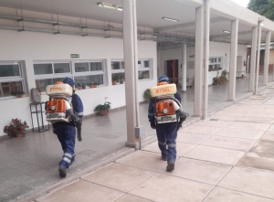 Inici&oacute; operativo de desinfecci&oacute;n de escuelas
