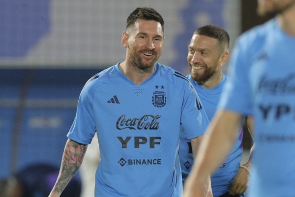 A dos d&iacute;as del debut: Messi entren&oacute; con normalidad