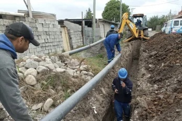 Agua Potable de Jujuy inici&oacute; trabajos en la mega obra de agua y cloacas para el barrio Aeroclub