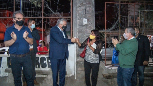 Se inaugur&oacute; obra de iluminaci&oacute;n en Barrio La Merced de Capital
