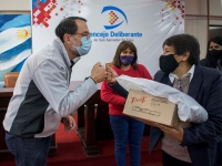 Concejales entregaron uniformes a empleados