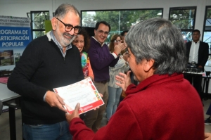 Municipalidad entreg&oacute; reconocimientos a vecinos destacados