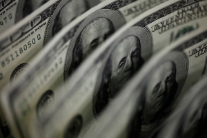 El d&oacute;lar baj&oacute; en todas las franjas de mercado mientras se aguardan m&aacute;s definiciones por el acuerdo con el FMI