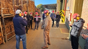 Productores tabacaleros recorrieron la planta de proceso de la Cooperativa