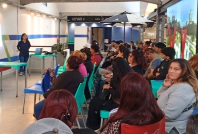 Capacitaron a puesteros del Mercado 6 de Agosto