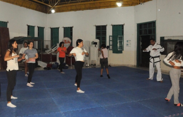 Culmin&oacute; taller de defensa personal para mujeres