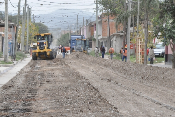 Inici&oacute; la pavimentaci&oacute;n de diez cuadras en avenida Yuto en Alto Comedero