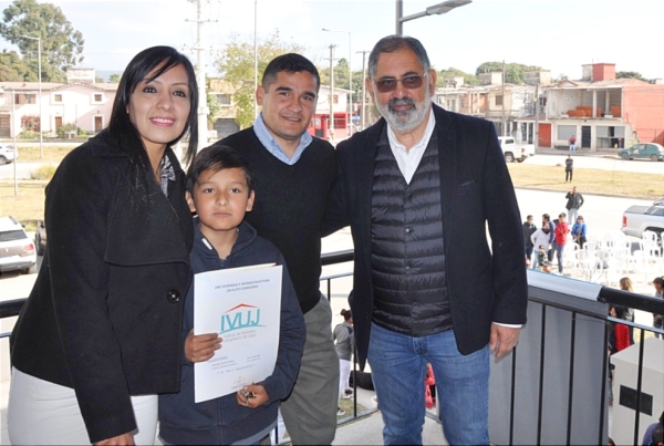 Entregaron 13 nuevos departamentos en Alto Comedero