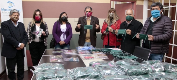 Centro vecinal don&oacute; barbijos al municipio