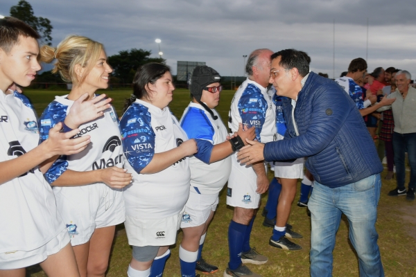 Concejales entregaron el dispositivo legal que declar&oacute; de inter&eacute;s municipal la visita de los Pumpas XV