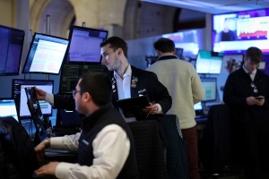 Impacto global: en medio de la incertidumbre financiera, se hundieron acciones y bonos, subi&oacute; el d&oacute;lar y cayeron las reservas