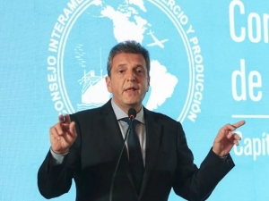 Massa negoci&oacute; pr&eacute;stamos con organismos internacionales por casi 2.500 millones de d&oacute;lares