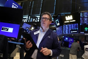 Desplome de los mercados globales, subieron los d&oacute;lares financieros y el riesgo pa&iacute;s