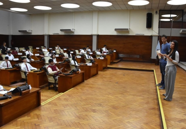Estudiantes del Colegio Blaise Pascal visitaron la Legislatura
