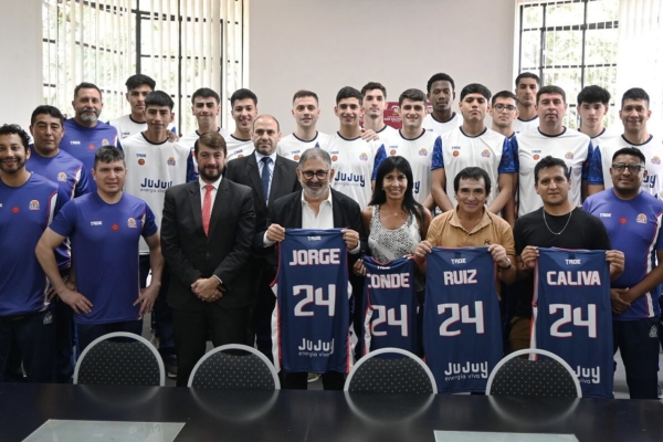 El intendente Ra&uacute;l Jorge recibi&oacute; al plantel de Jujuy B&aacute;squet