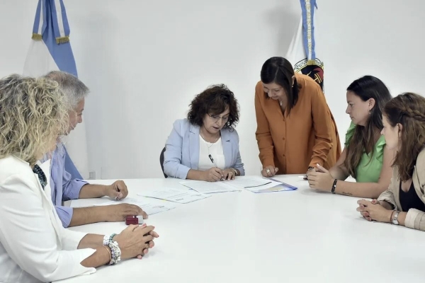 Se firm&oacute; el contrato para remodelar y ampliar la Escuela N&deg;338 de El Piquete
