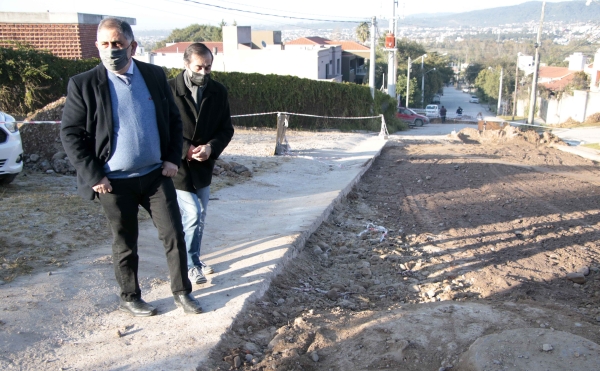 Municipio continua con obras de pavimento mixto