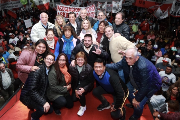En capital, el Frente Cambia Jujuy cerr&oacute; la campa&ntilde;a con un multitudinario apoyo