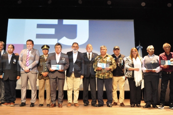 Emotivo homenaje con entrega de medallas a Veteranos de Guerra de Malvinas