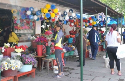 Ordenamiento de vendedores ambulantes por el D&iacute;a de los Fieles Difuntos