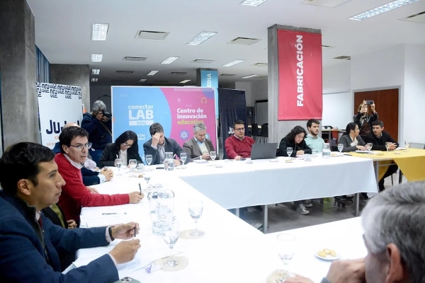 Se retomaron las negociaciones con los gremios docentes