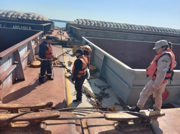 Argentina endurece los controles a los barcos paraguayos y escala la tensi&oacute;n con Santi Pe&ntilde;a