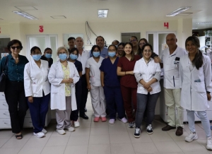 Manzur contin&uacute;a los recorridos por hospitales