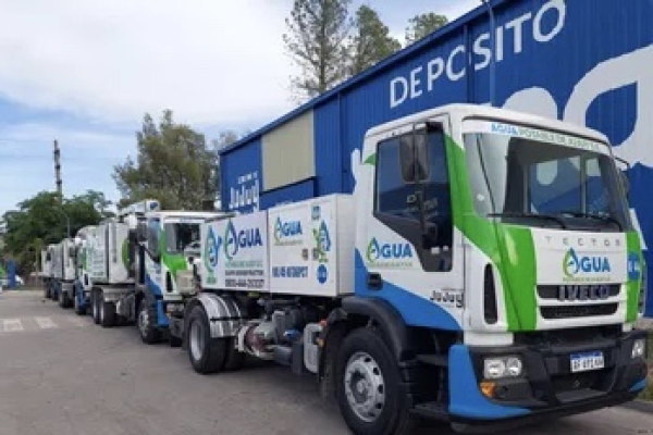 Entraron en funcionamiento flamantes m&aacute;quinas y camiones en Agua Potable de Jujuy
