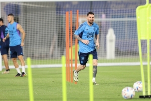 Messi particip&oacute; de la pr&aacute;ctica, pero Scaloni a&uacute;n no define el equipo