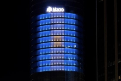 Banco Macro recibe a los campeones con la bandera m&aacute;s grande de Argentina
