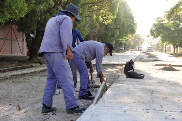 Pavimentan Los Perales con el programa de Obras Mixtas