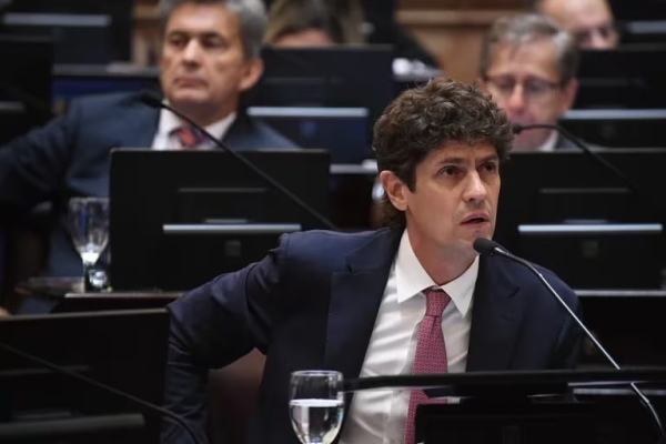 Presentaron un proyecto para que los senadores nacionales cobren igual que los directores de escuela en CABA