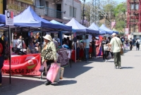 Exposici&oacute;n de talleres municipales en el Paseo Pachamama