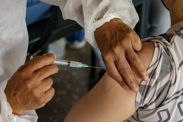 Las farmacias juje&ntilde;as ya aplican las vacunas bivalentes