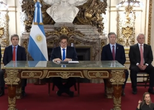 Milei advierte: "Me van a tener que sacar con los pies para adelante"