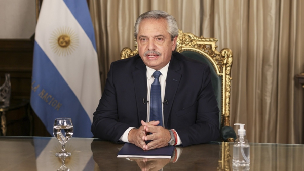El Presidente llam&oacute; a "extremar los cuidados" para que "el Covid no nos vuelva a aislar"