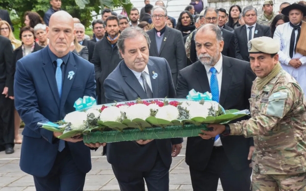 Se conmemor&oacute; el D&iacute;a de la Bandera en la Plaza Belgrano