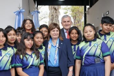 Hist&oacute;rico: Morales inaugur&oacute; simult&aacute;neamente 8 edificios educativos e inici&oacute; la construcci&oacute;n de 6 y la refacci&oacute;n de otros 9
