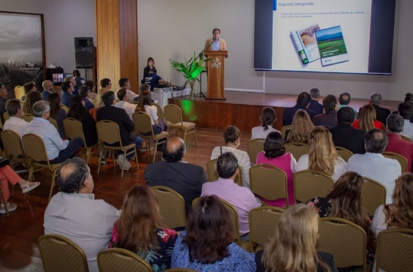 Ledesma present&oacute; su Reporte Integrado en comunidad