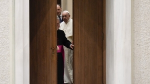 El Papa juega fuerte en la interna contra Massa y auspicia un encuentro con B&eacute;liz y Guzm&aacute;n
