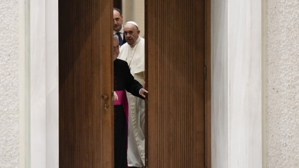 El Papa juega fuerte en la interna contra Massa y auspicia un encuentro con B&eacute;liz y Guzm&aacute;n