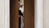 El Papa juega fuerte en la interna contra Massa y auspicia un encuentro con B&eacute;liz y Guzm&aacute;n