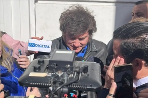 Milei vot&oacute; y se quej&oacute; del doble sistema porte&ntilde;o: &ldquo;Esto pasa por andar improvisando&rdquo;