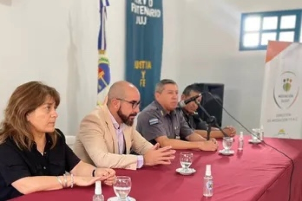 Se fortalece la formaci&oacute;n de operadores comunitarios para mediaci&oacute;n