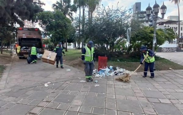 Trabajo en equipo para dejar la ciudad "impecable"