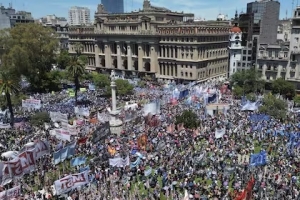 El Gobierno intim&oacute; a sindicatos a pagar hasta $56 millones