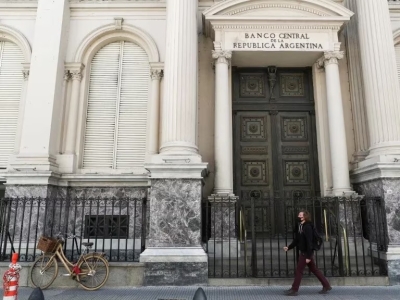 El Banco Central subi&oacute; la tasa de inter&eacute;s de referencia al 81% en medio del avance del d&oacute;lar