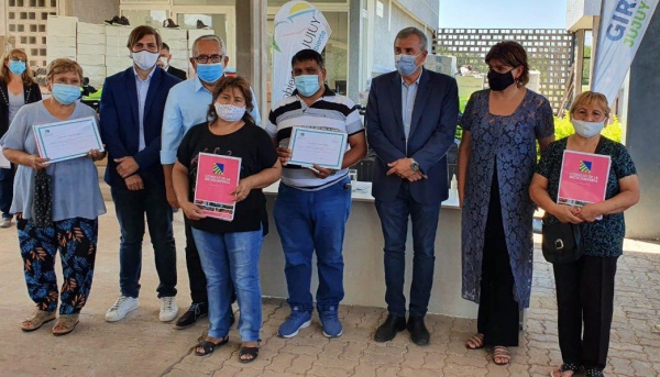 27 emprendedores de San Pedro, recibieron cr&eacute;ditos Microsol